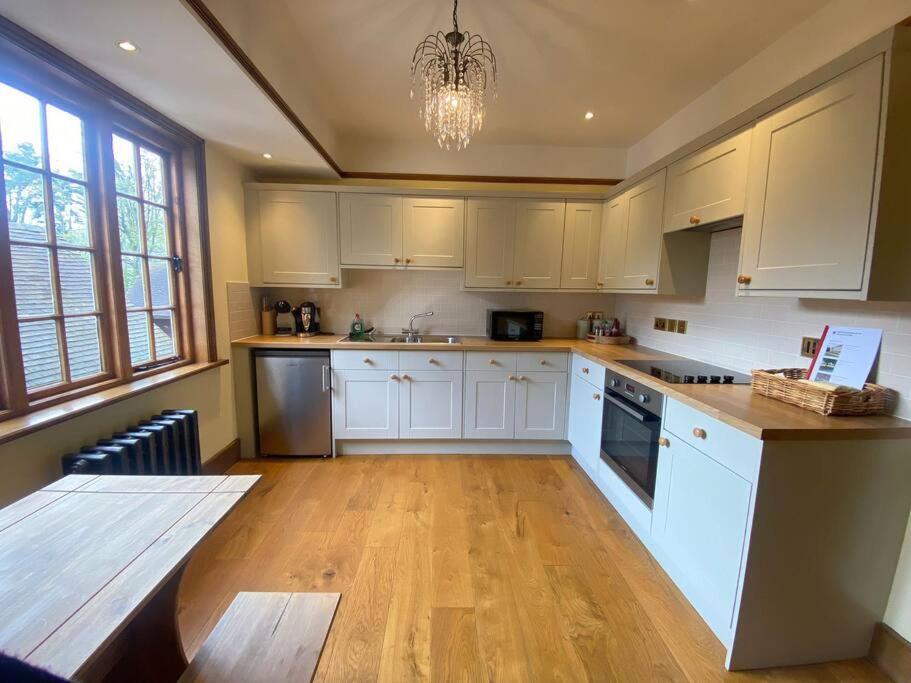 3 Bed Apartment Sleeps 6 Country House in Warwick view 3
