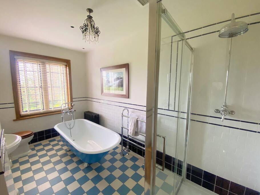3 Bed Apartment Sleeps 6 Country House in Warwick view 4