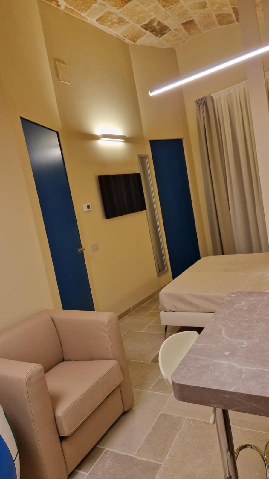 Iris Apartments