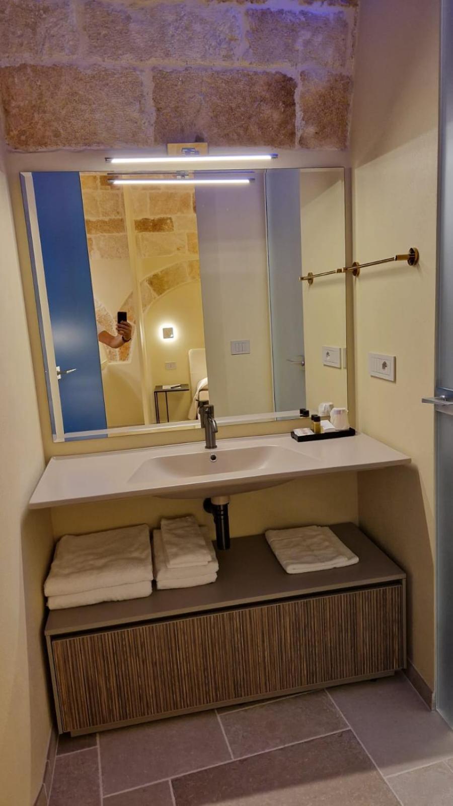Iris Apartments