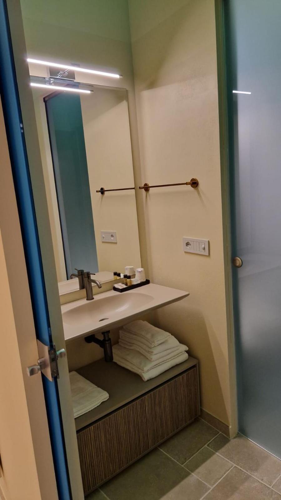 Iris Apartments