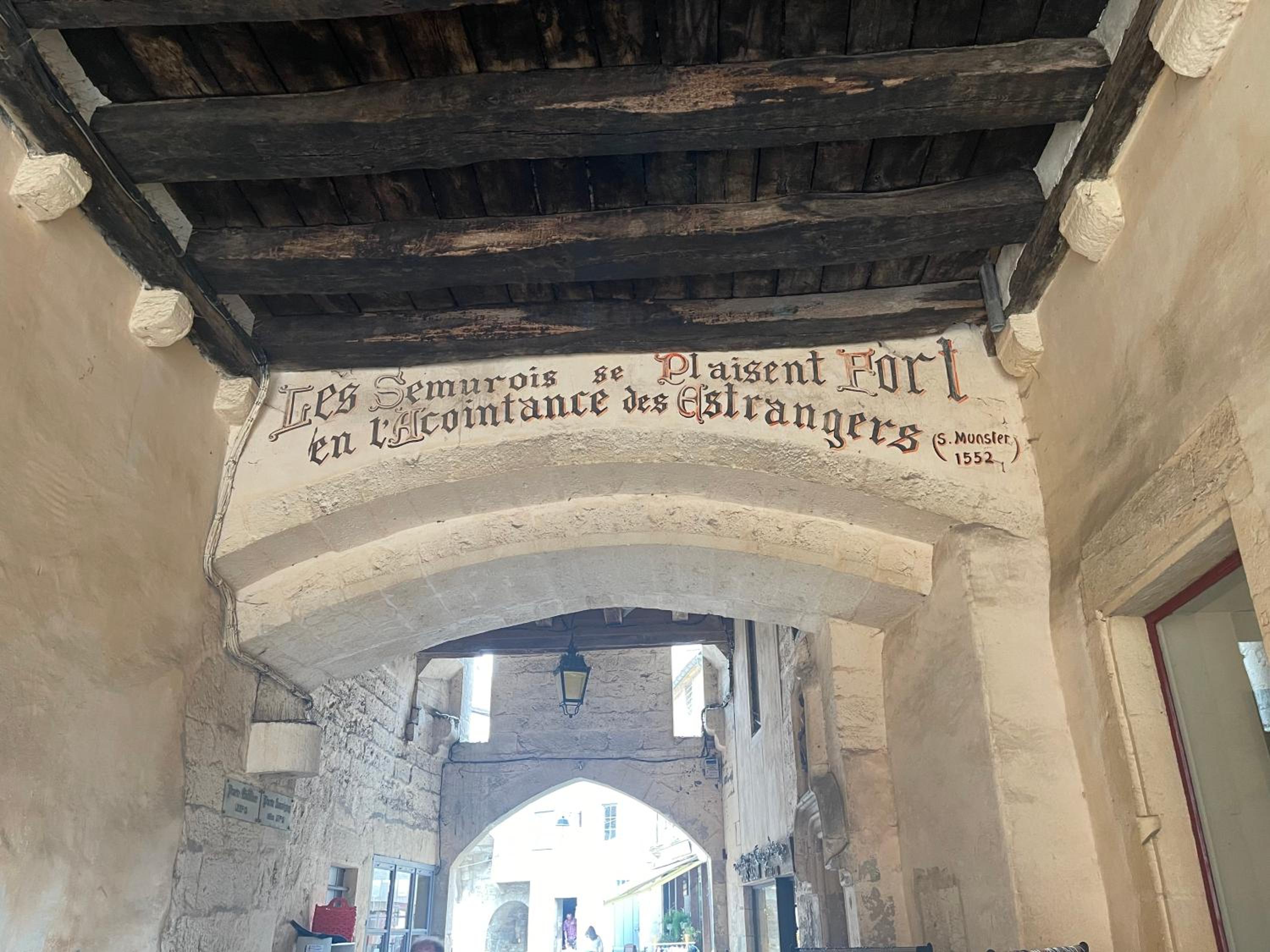 Liberté et Confort, appartement entier, moderne avec 2 chambres et cuisine équipée au coeur de Semur