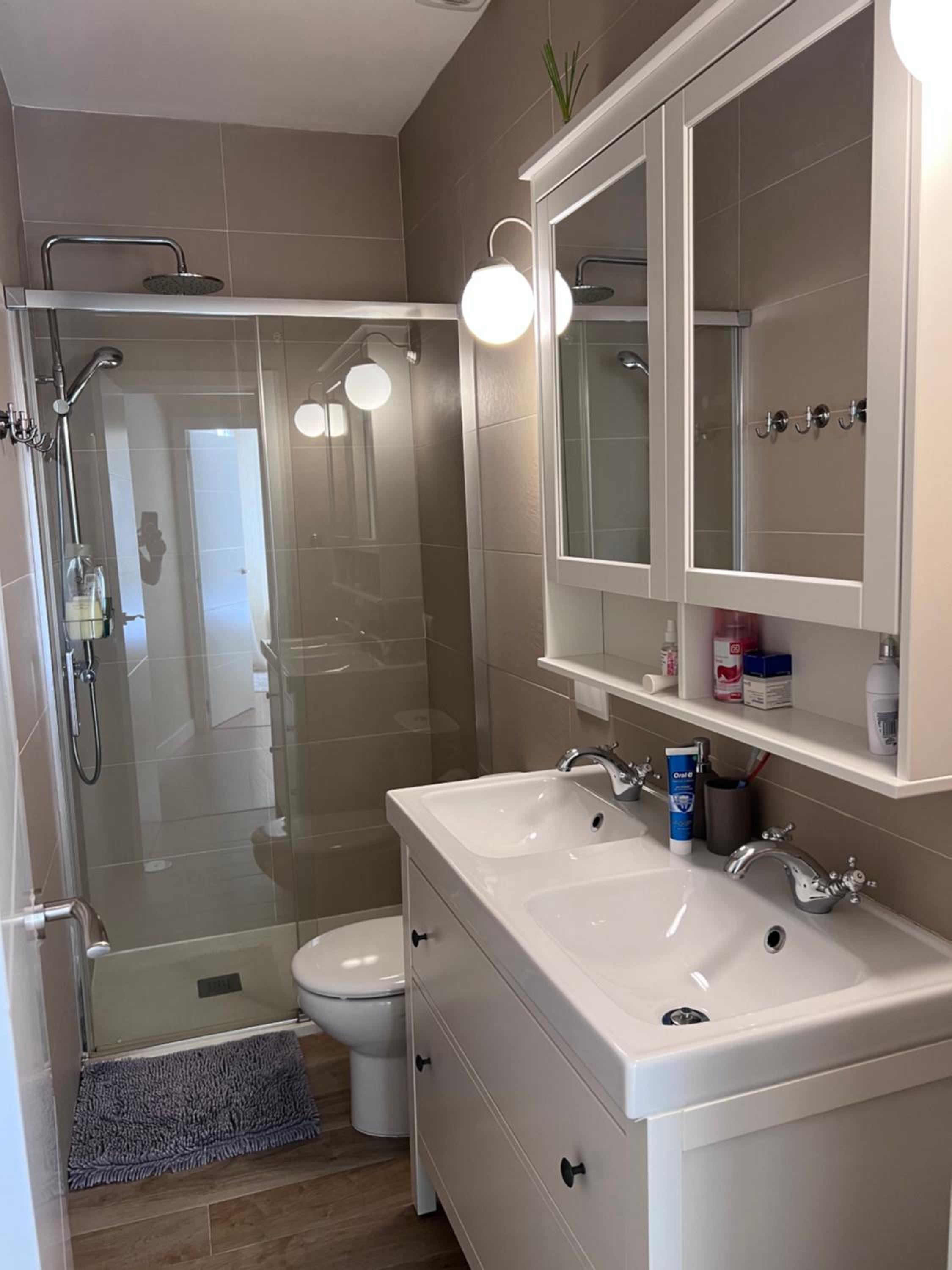 Apartment in monumental square Madrid Center