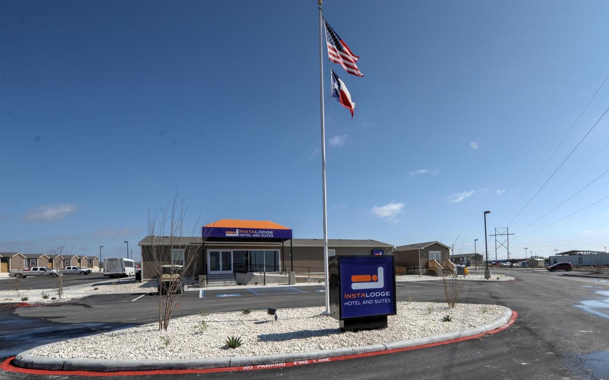 Instalodge Hotel and Suites Karnes City