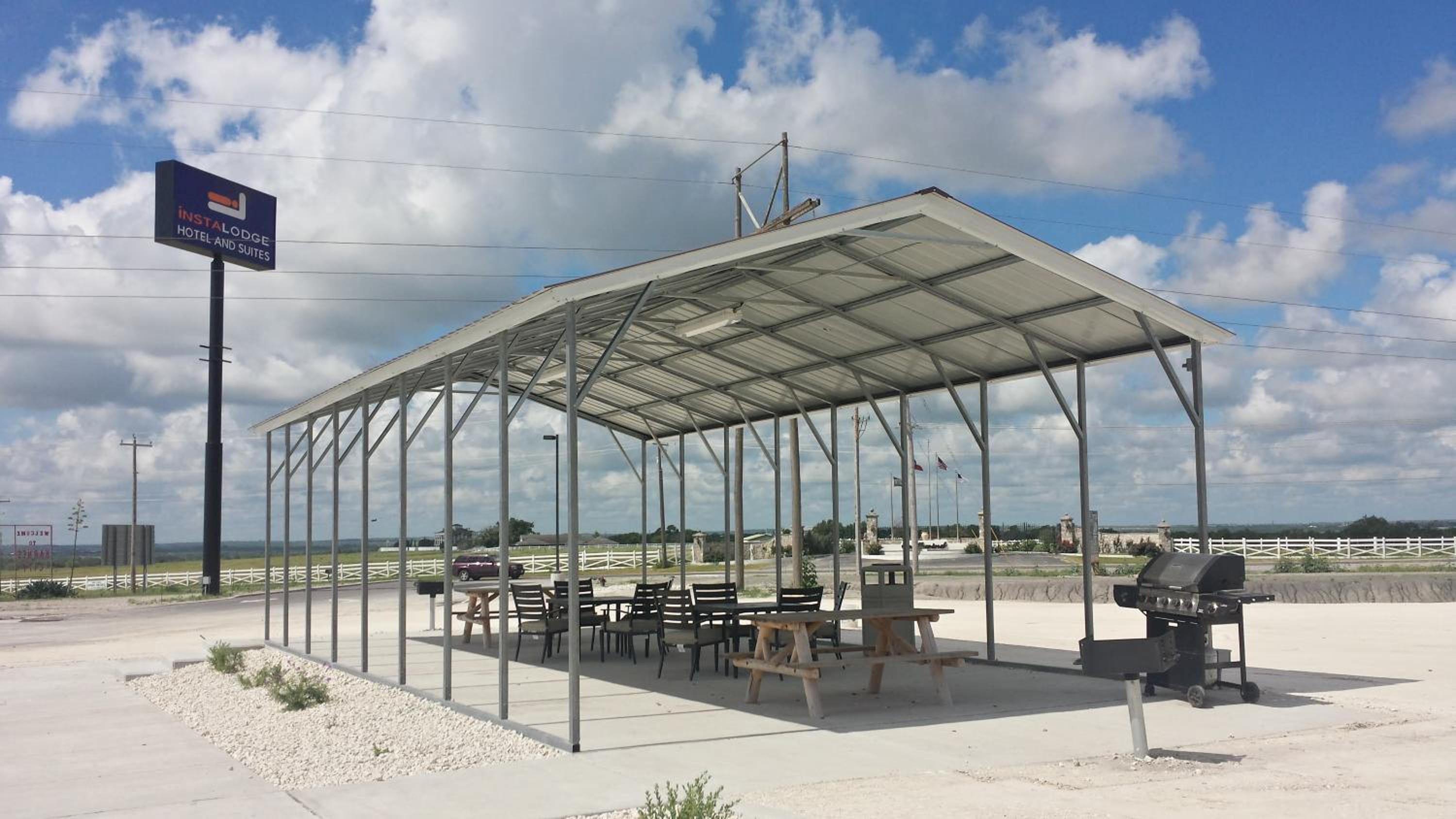 Instalodge Hotel and Suites Karnes City