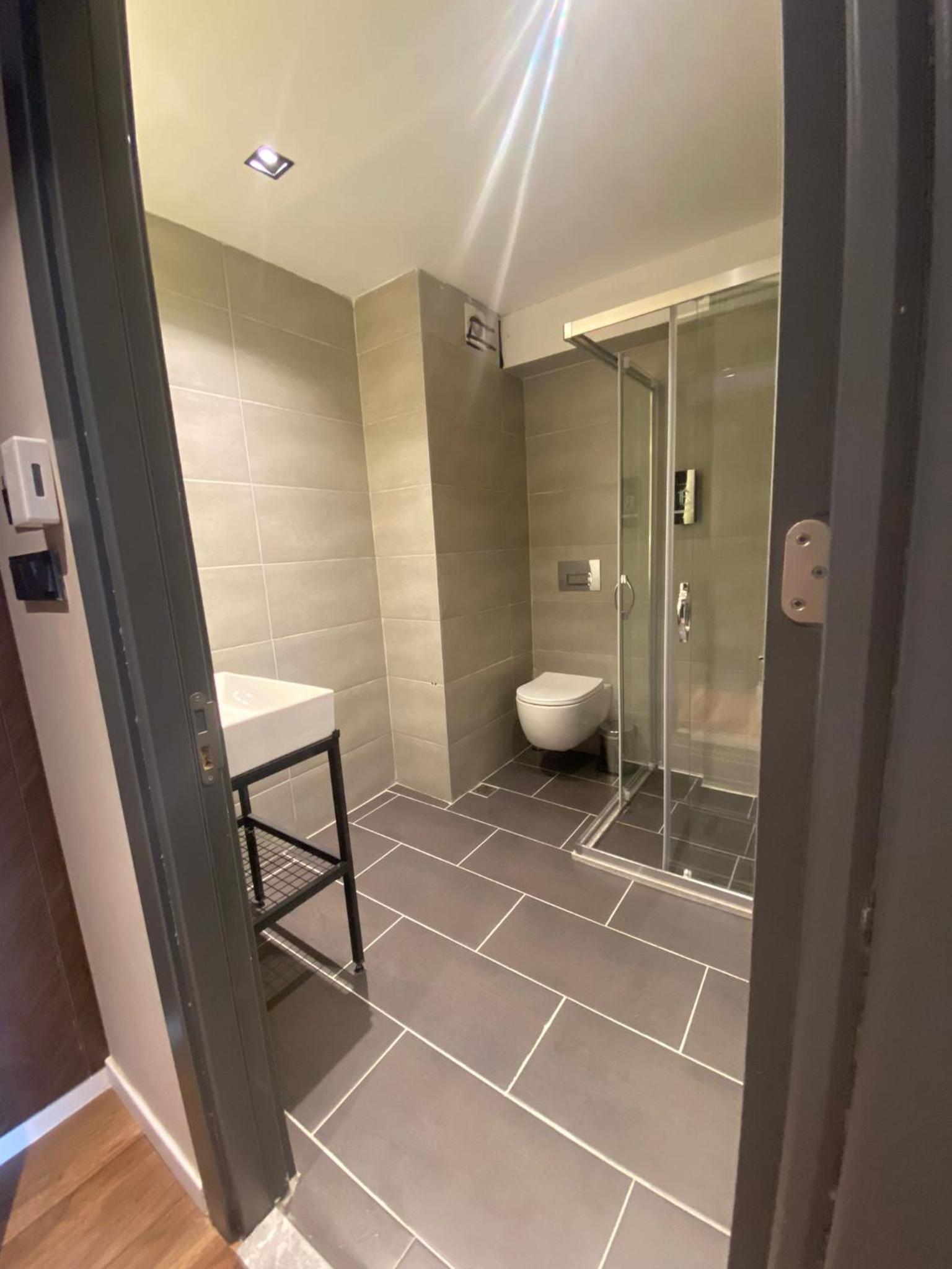 THE ROYALS HOTEL - Image 7