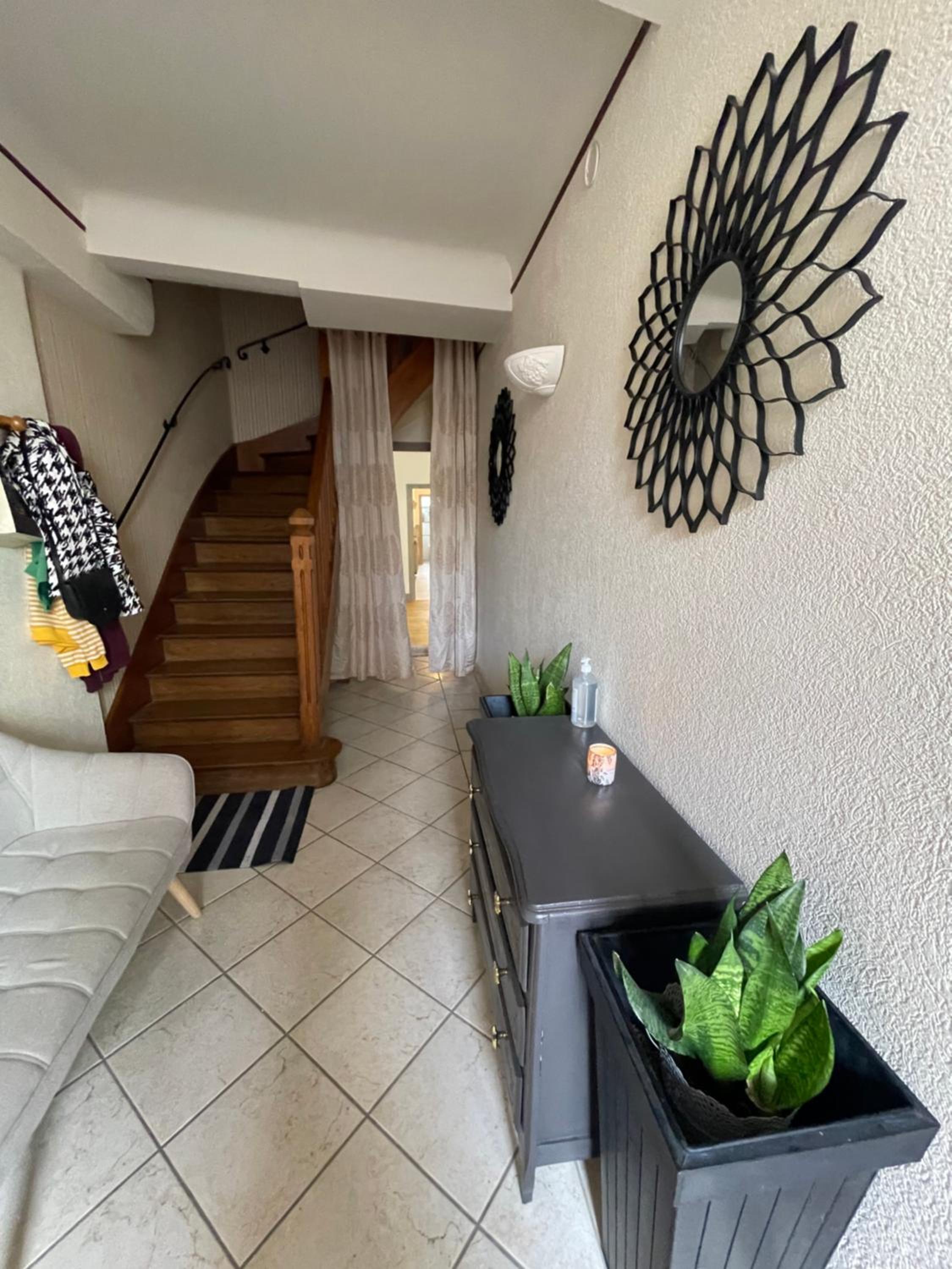 Liberté et Confort, appartement entier, moderne avec 2 chambres et cuisine équipée au coeur de Semur