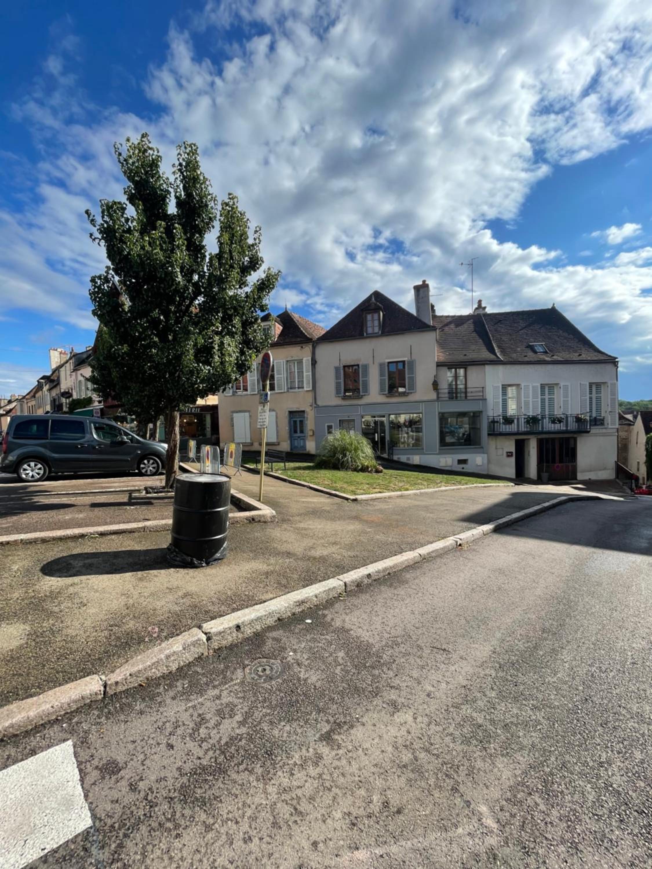 Liberté et Confort, appartement entier, moderne avec 2 chambres et cuisine équipée au coeur de Semur