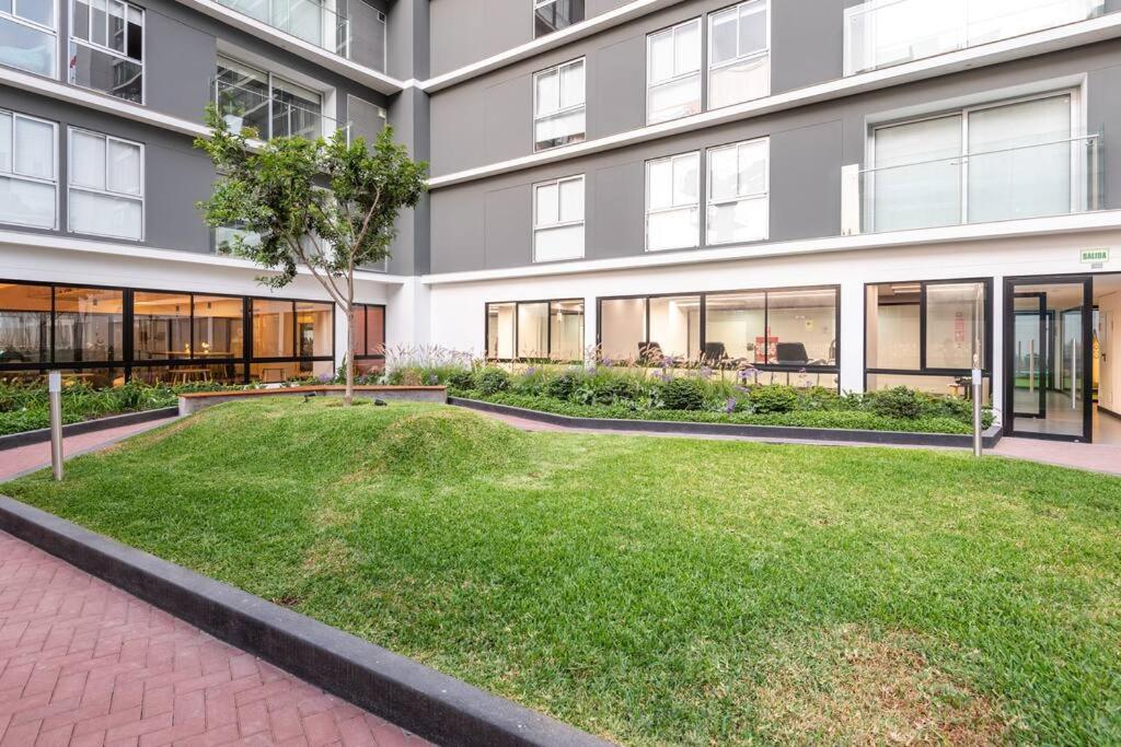 Cozy 2BR near San Isidro and Miraflores view 3