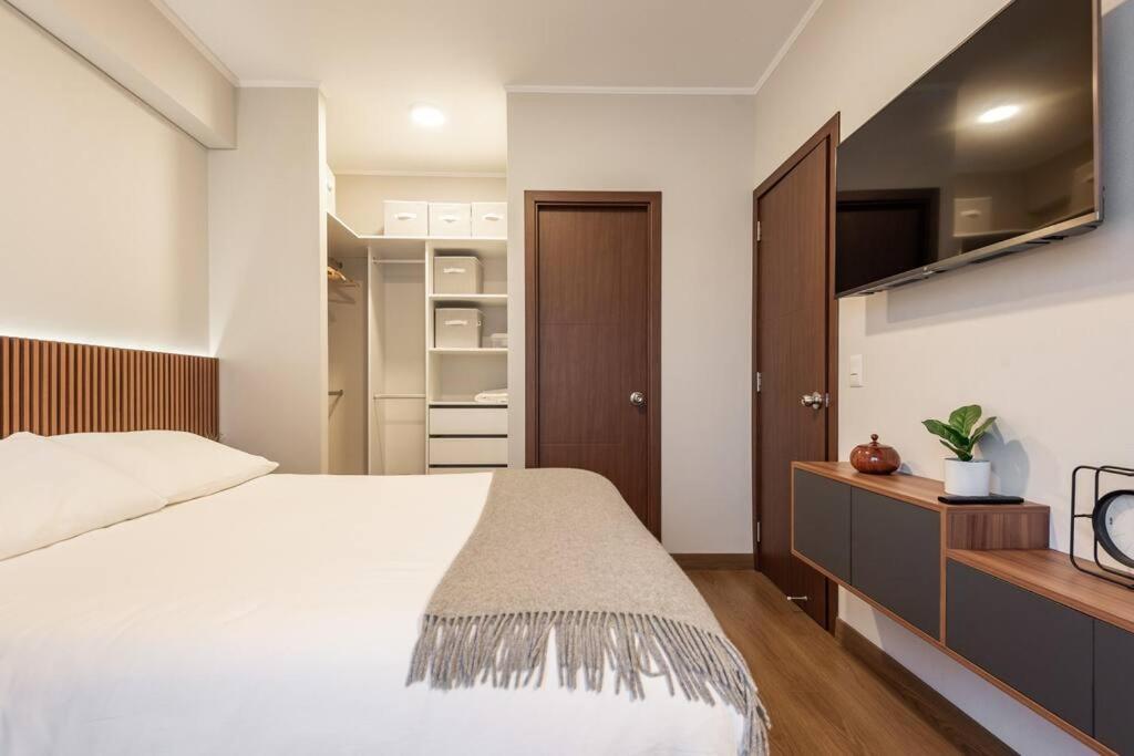 Cozy 2BR near San Isidro and Miraflores view 4