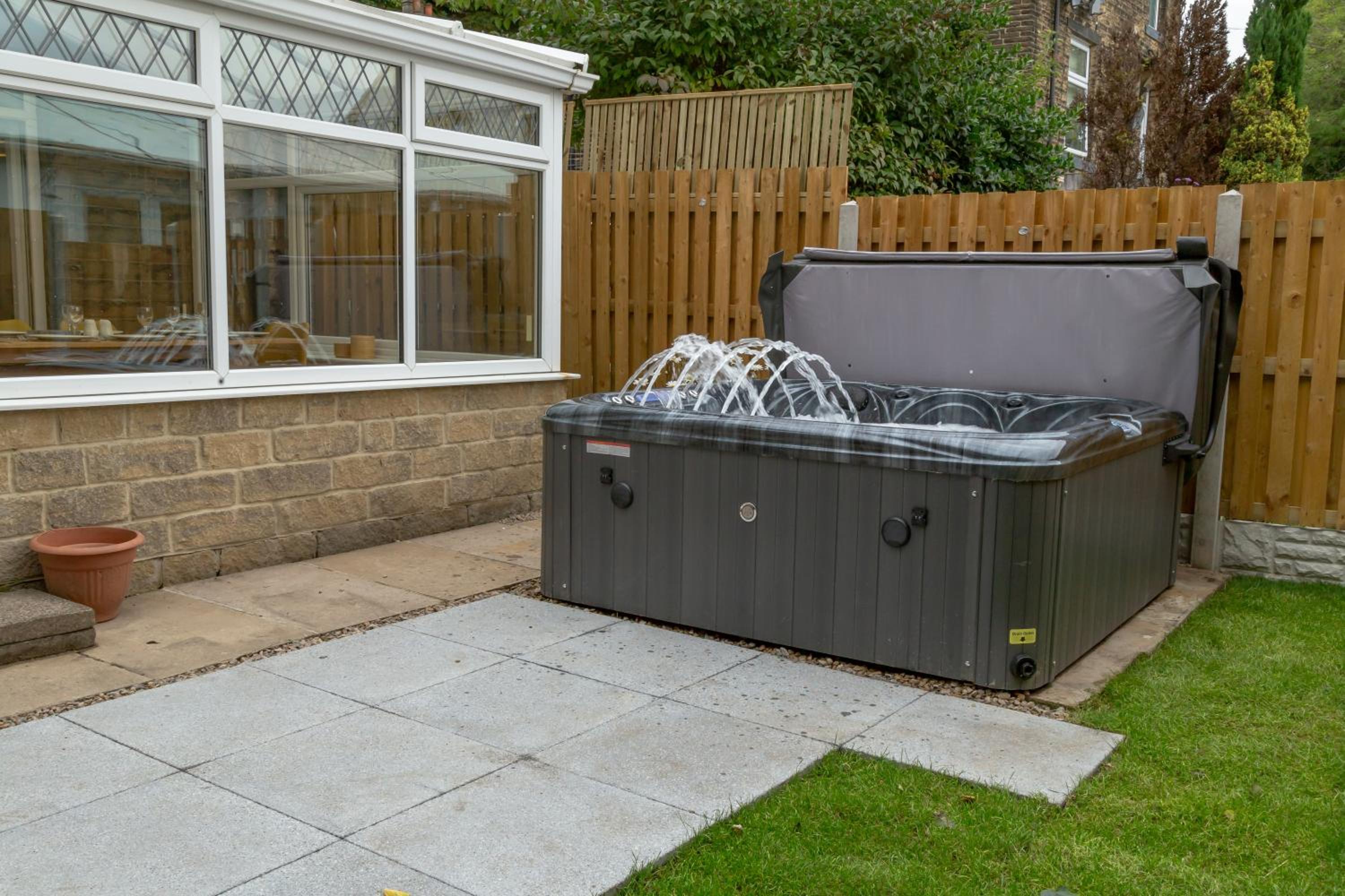 Spacious Cottage with Private Hot Tub view 3