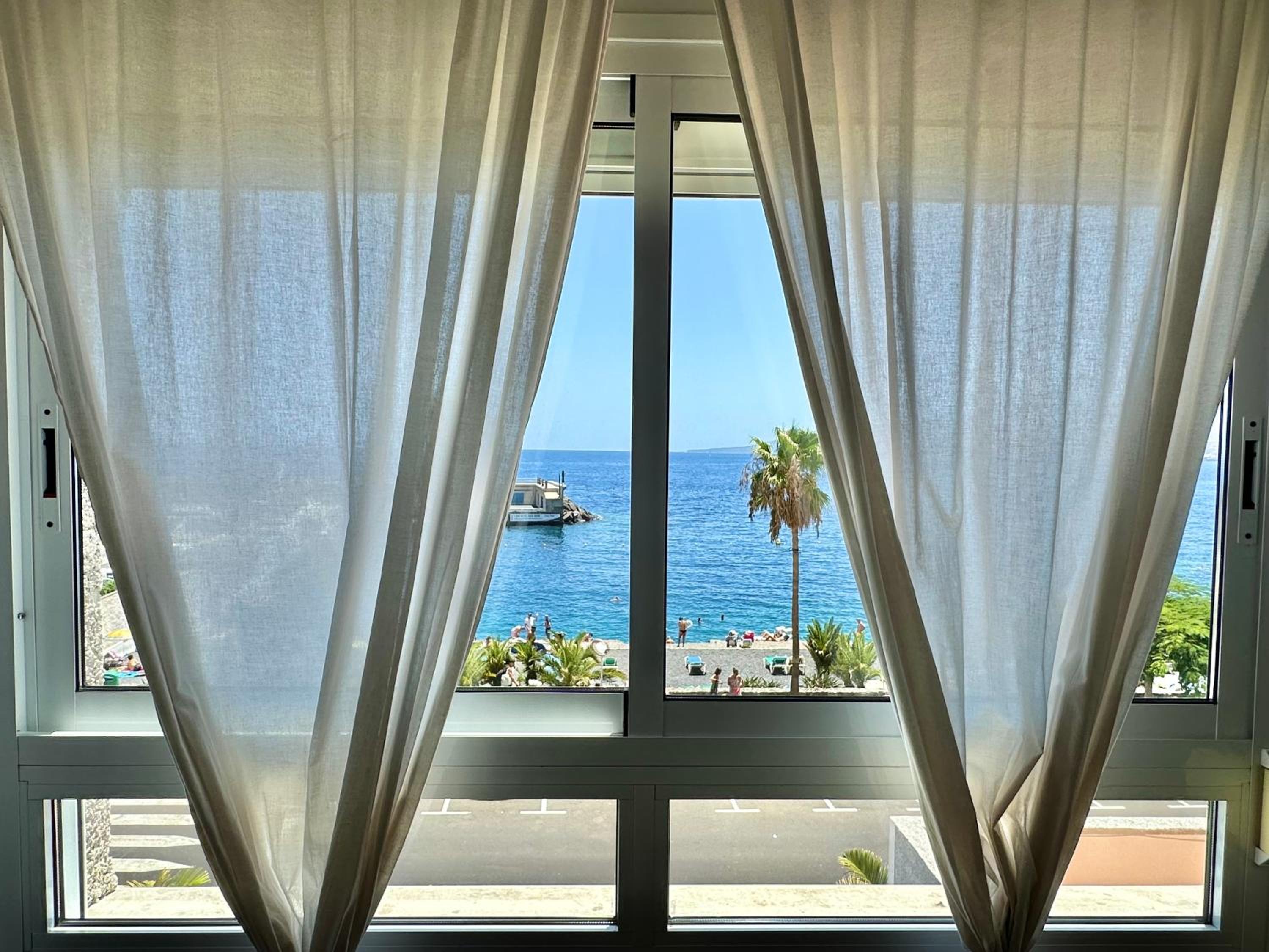 Artistic beachfront apartment