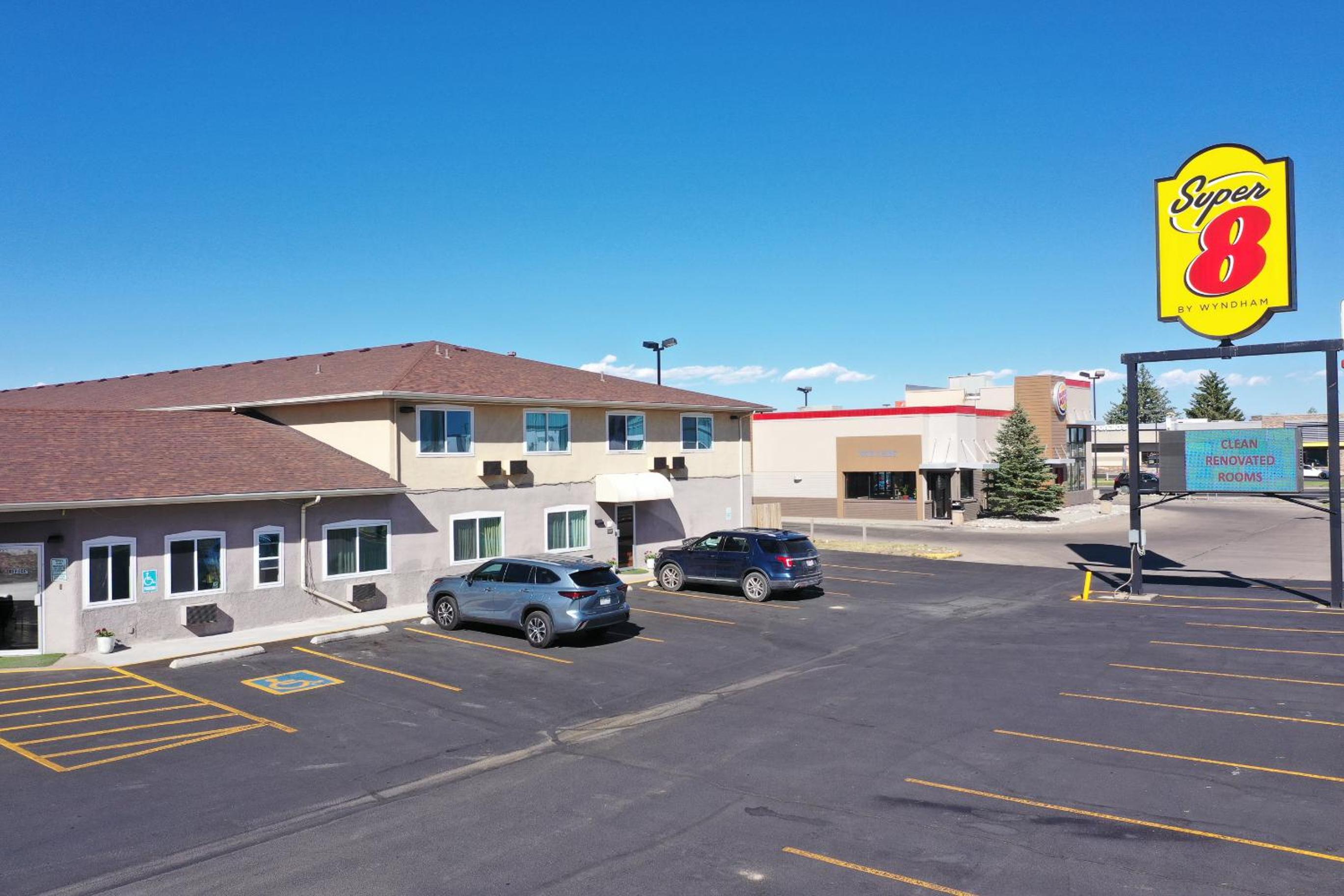 Super 8 by Wyndham Alamosa view 4