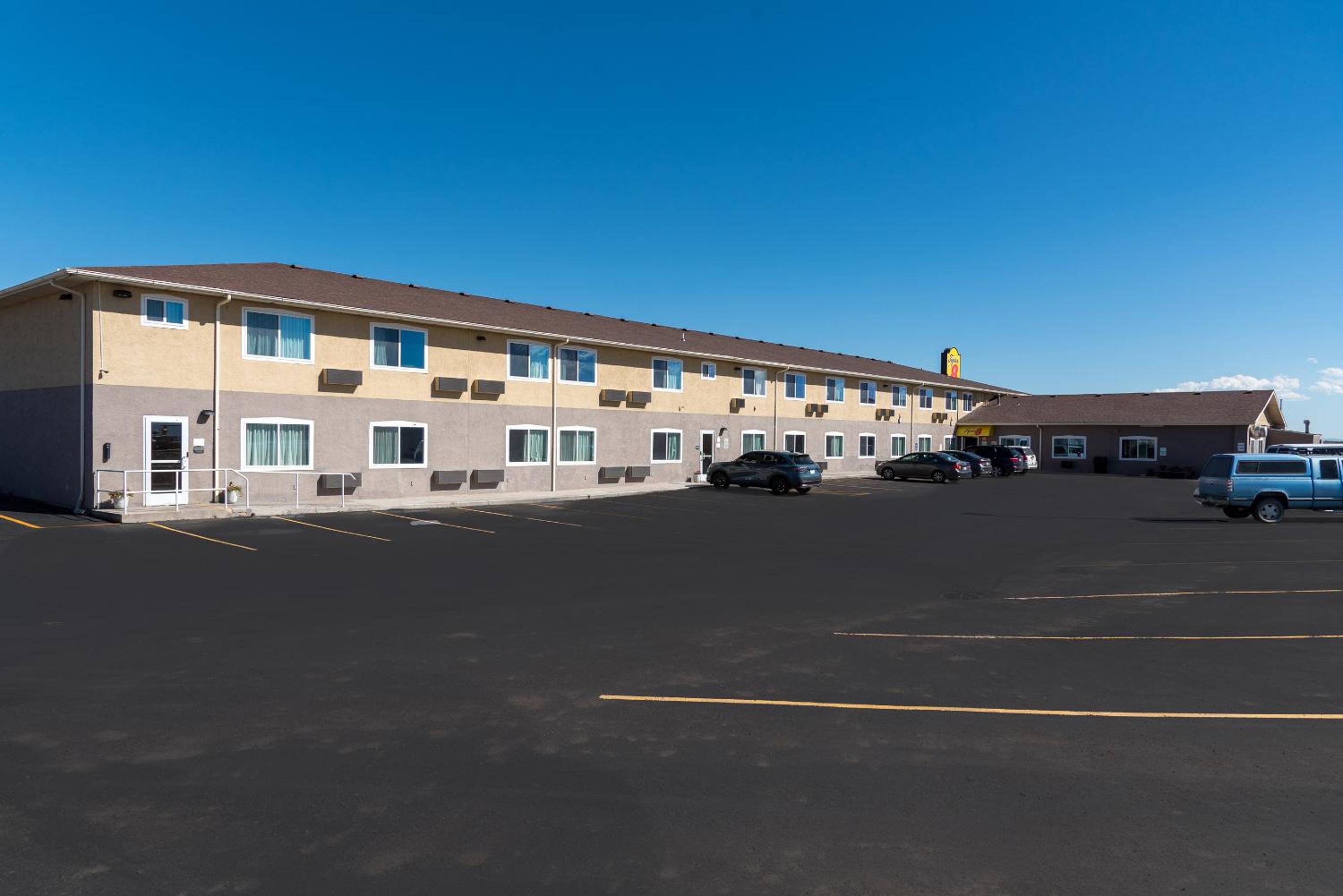 Super 8 by Wyndham Alamosa view 3