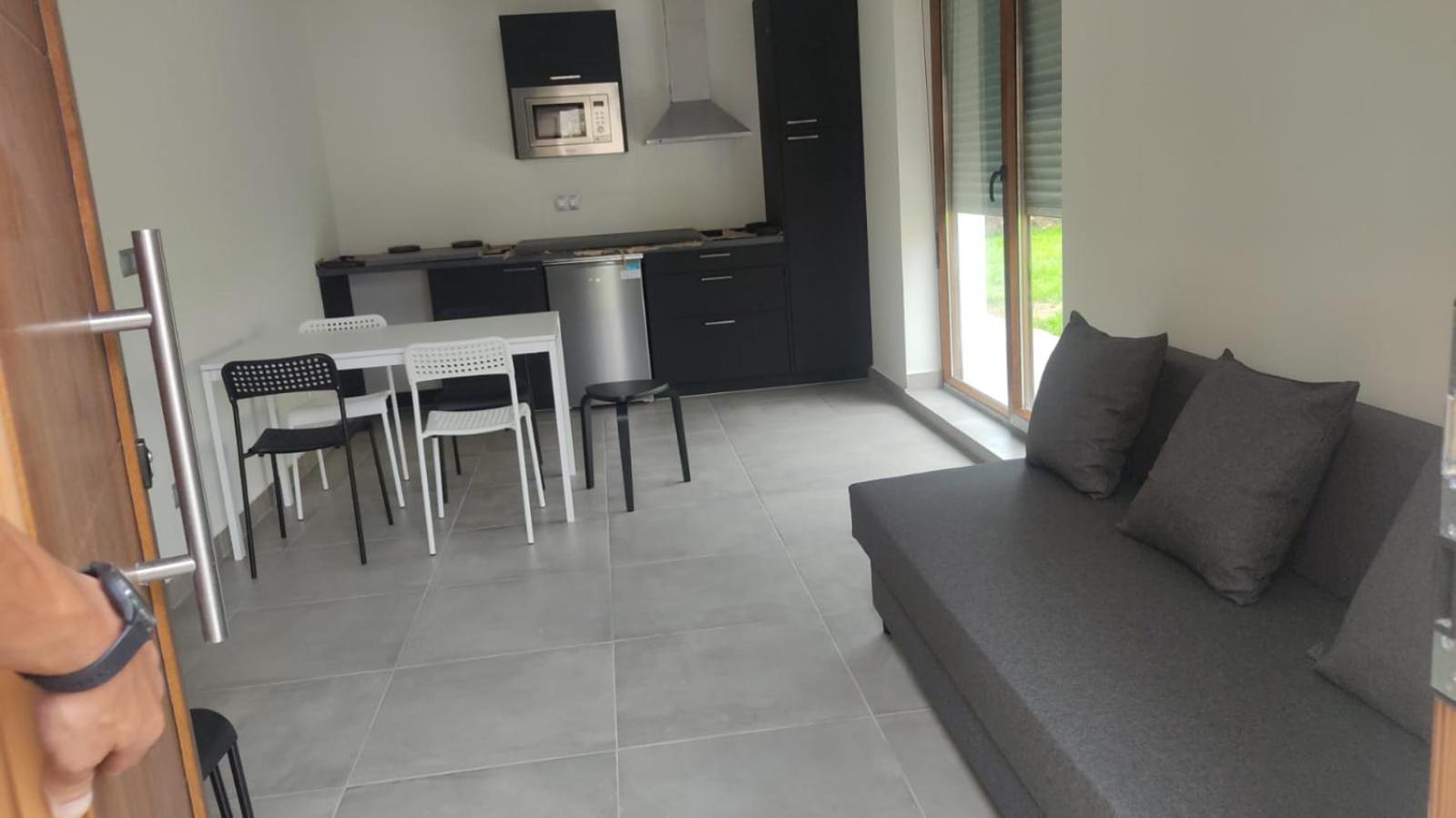 APARTAMENTOS EL ROJU
