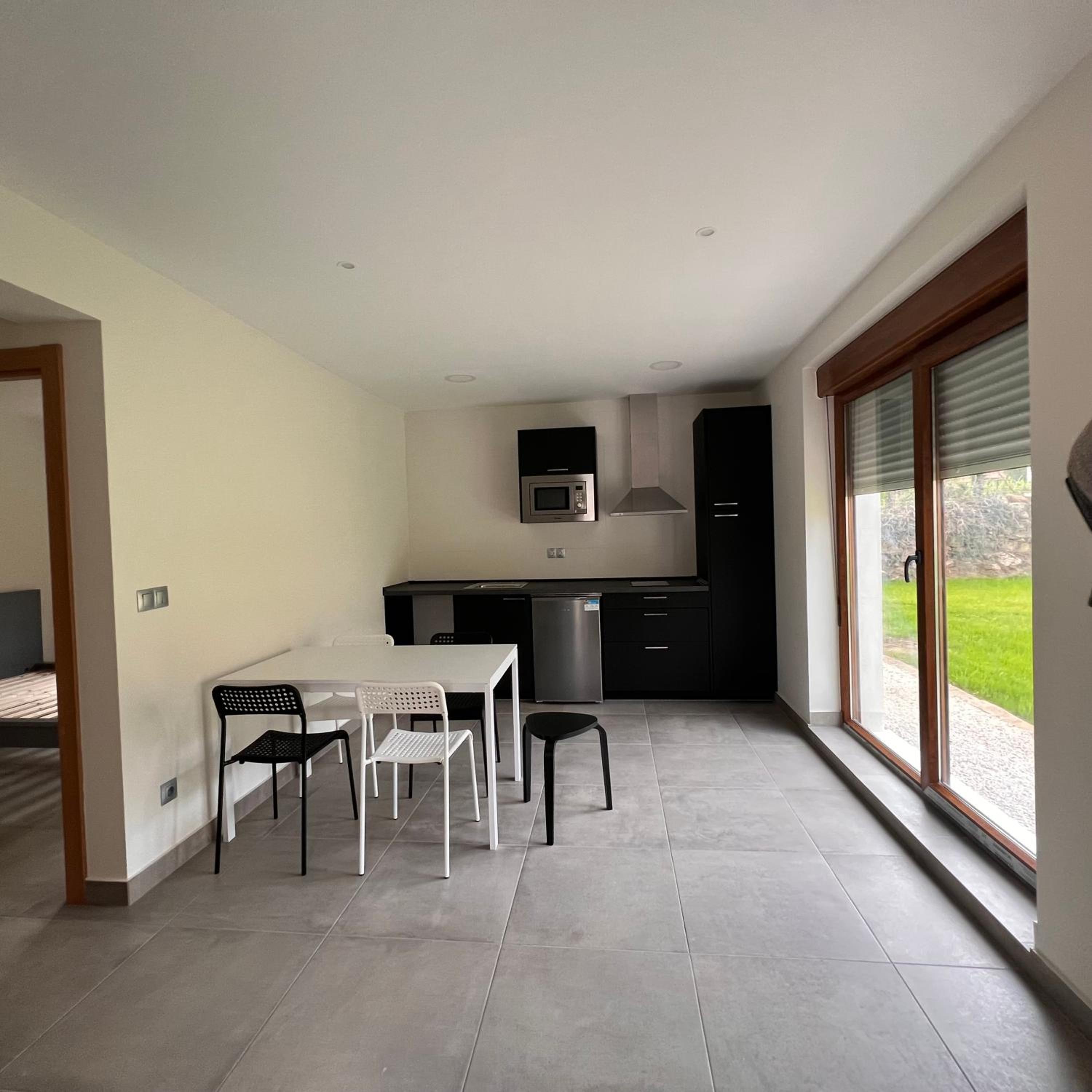 APARTAMENTOS EL ROJU
