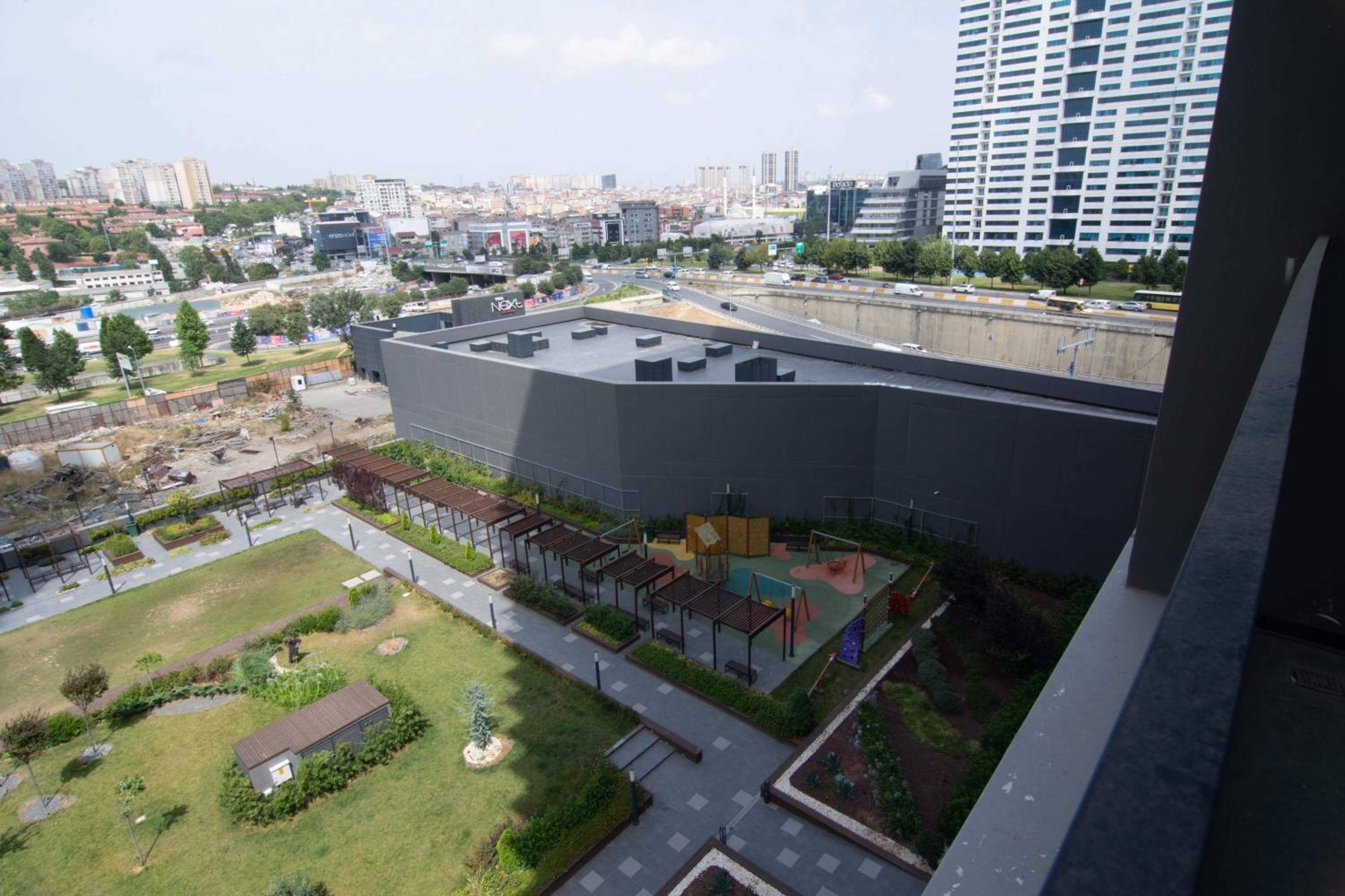 Modern City Getaway - Immerse Yourself In Luxury