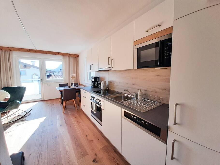 Hornblick Suite *NEW* Stylish 1BR + Netflix