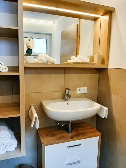 Hornblick Suite *NEW* Stylish 1BR + Netflix