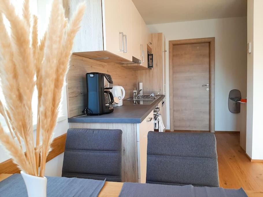 Hornblick Suite *NEW* Stylish 1BR + Netflix