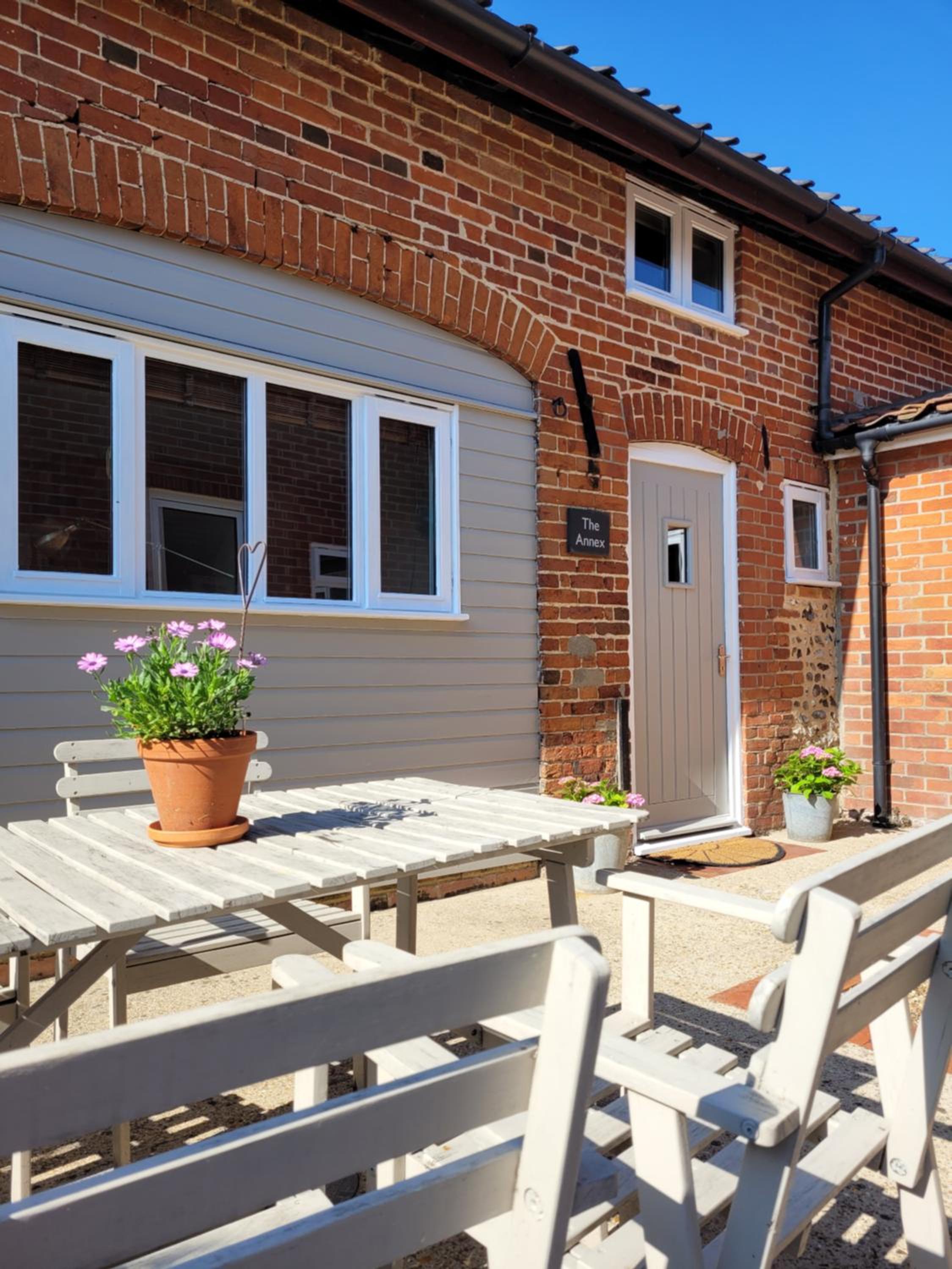 Entire 2 bed coach house in peaceful Norfolk village view 5