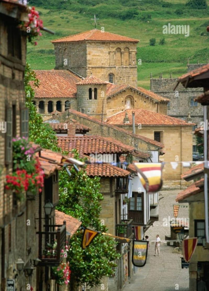 APARTAMENTOS EL ROJU