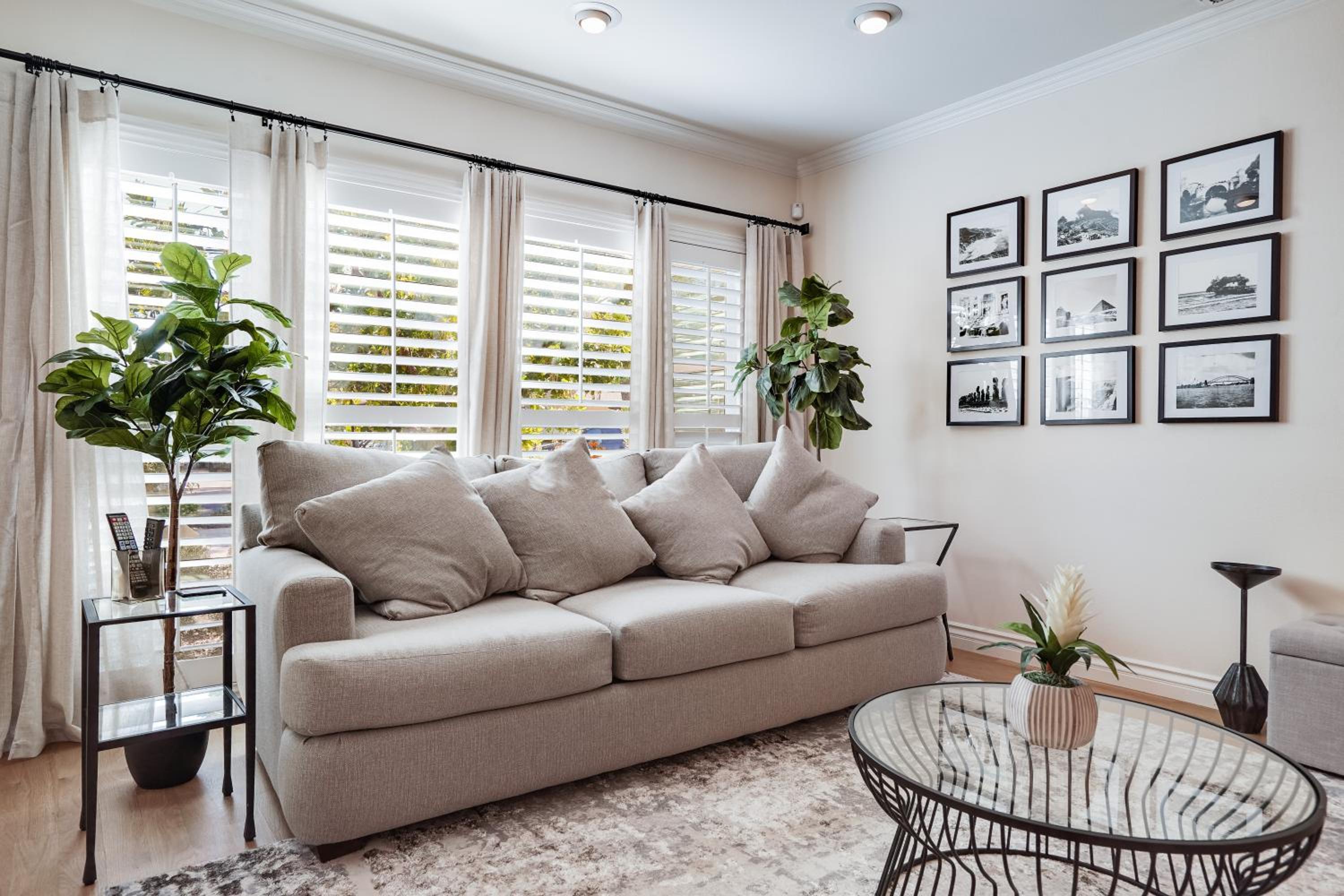 Relax in a Gorgeous 6 Person Quaint Home
