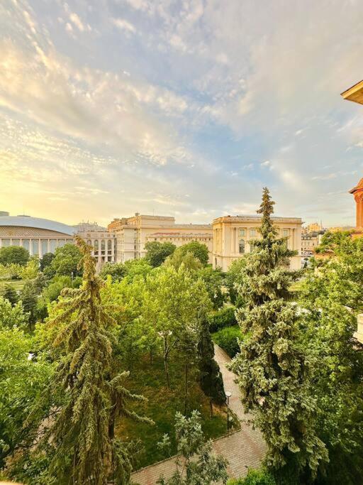 Serendipity I Sala Palatului en Bucharest — balance & terrace