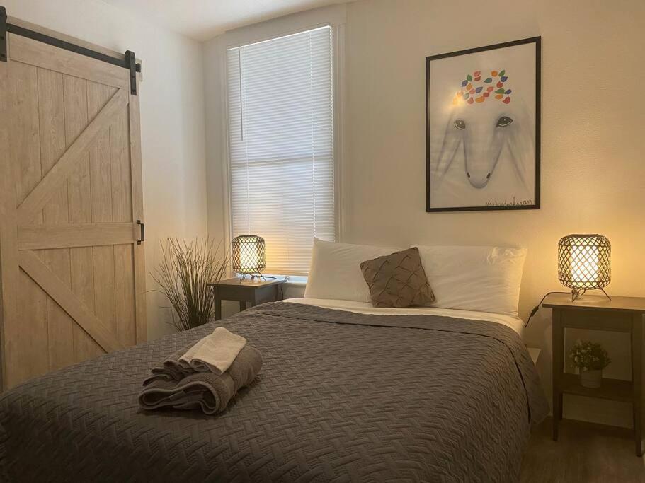 Chic Bungalow Apartment steps from Armature Works & Downtown Riverwalk view 5
