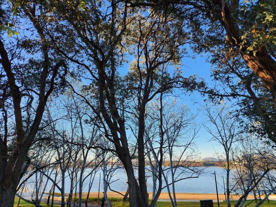 GREEN ROSE Quiet Spacious Lakeside Carpark Exceptional 70m2