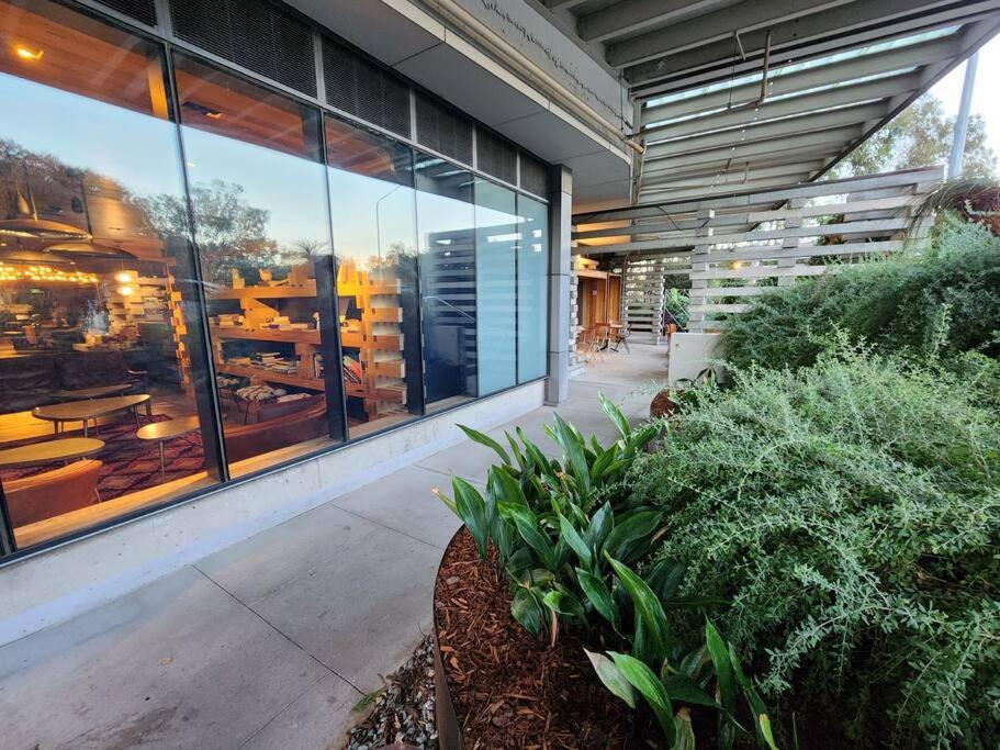 GREEN ROSE Quiet Spacious Lakeside Carpark Exceptional 70m2