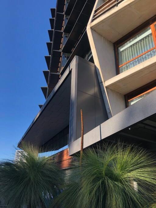 GREEN ROSE Quiet Spacious Lakeside Carpark Exceptional 70m2