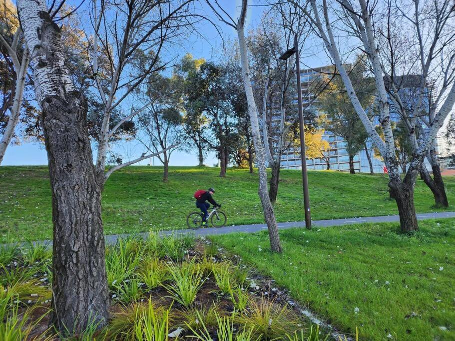 GREEN ROSE Quiet Spacious Lakeside Carpark Exceptional 70m2