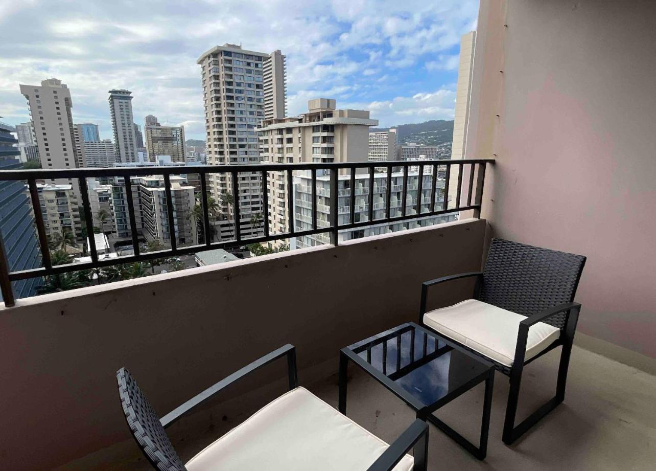 Hotel 1414- Heart of Waikiki with Kitchen - Free Parking - City View - Image 1