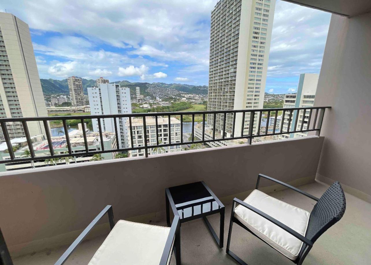 Hotel 1505- Heart of Waikiki with Kitchen - Free Parking - King Bed - Corner Unit - Mountain View Unit - Image 1