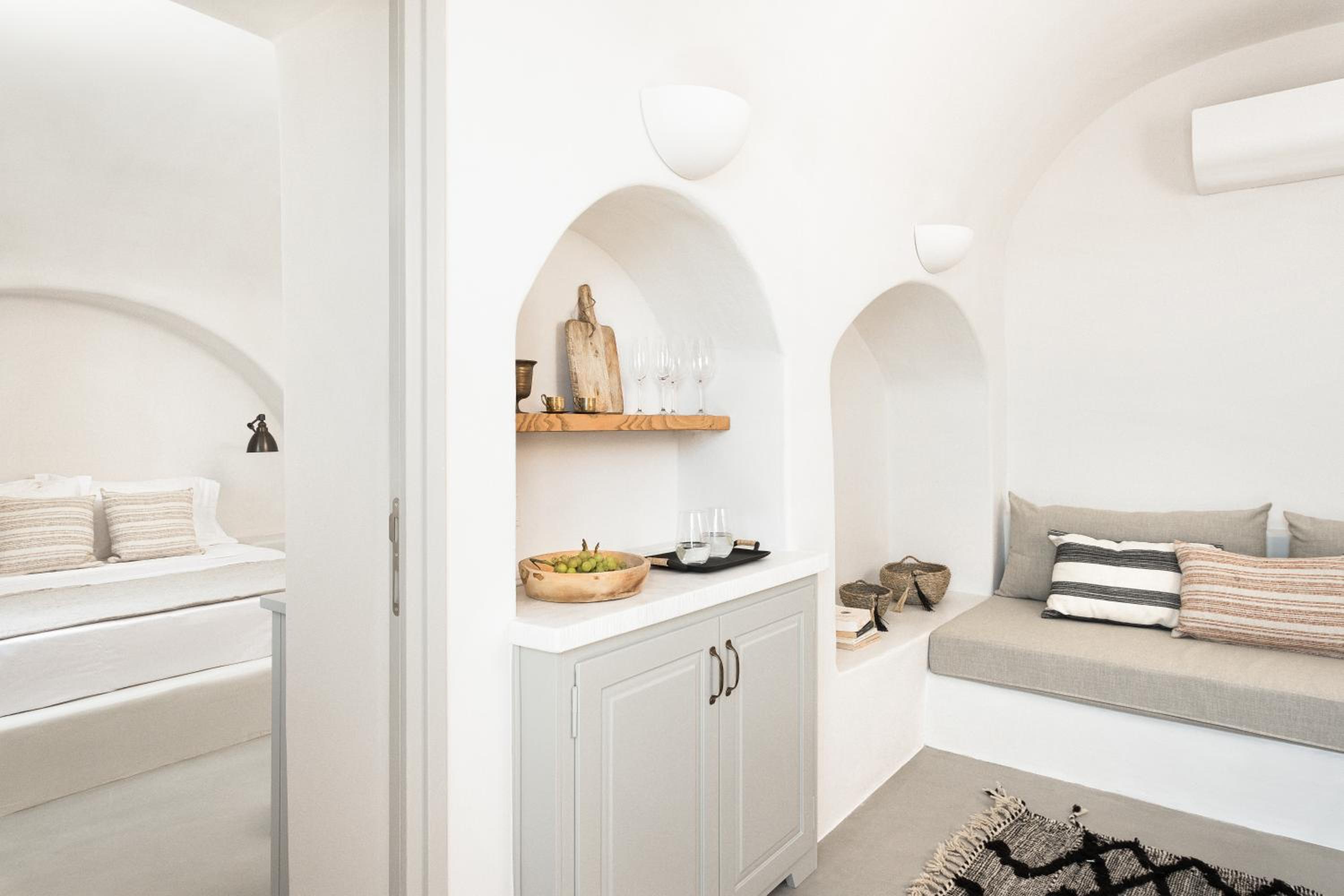 Oia Vacations - Armenaki - Property Image 3