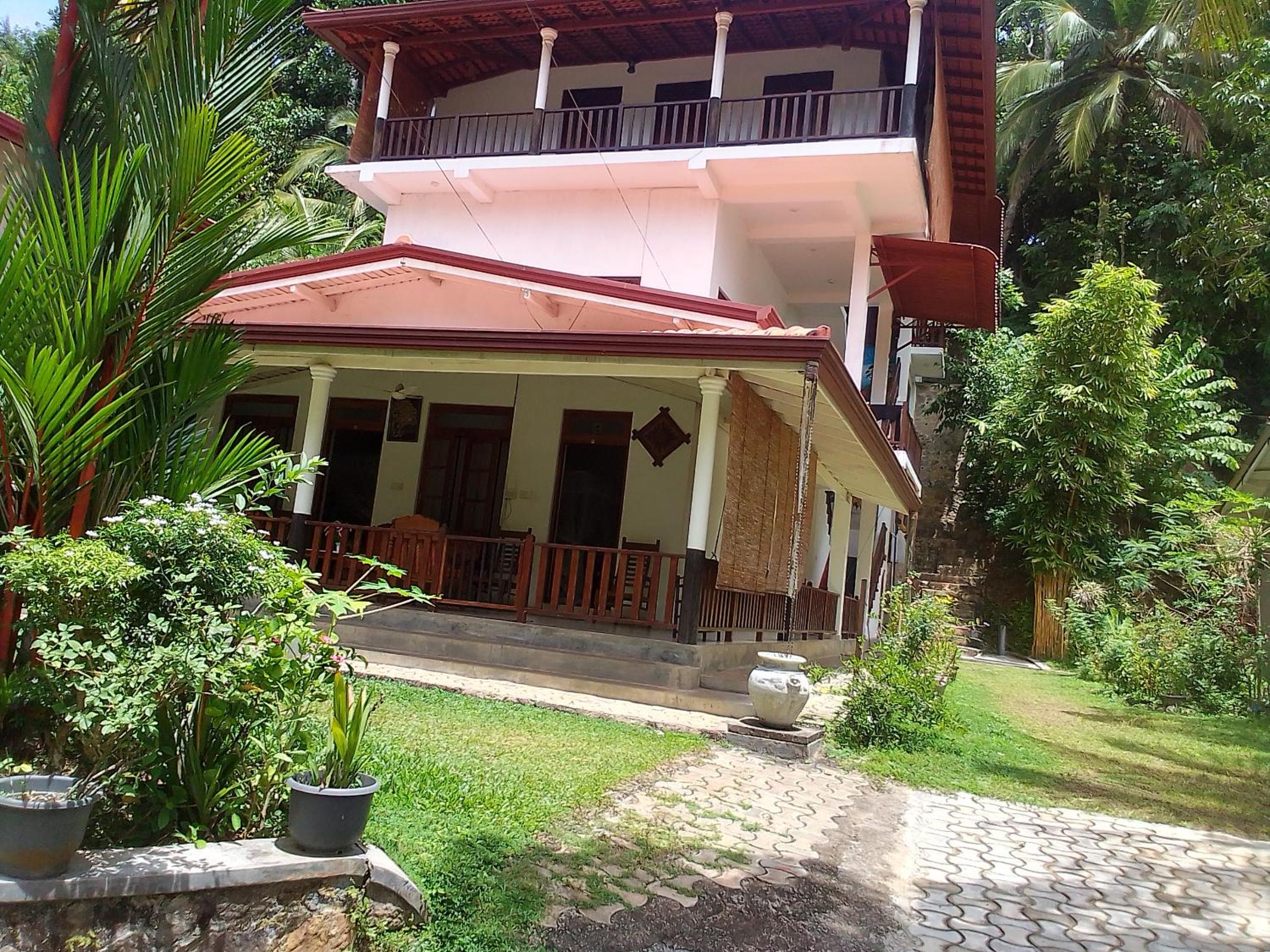 Avinkavilla Walpolawtha Talpe North Road Unawatuna