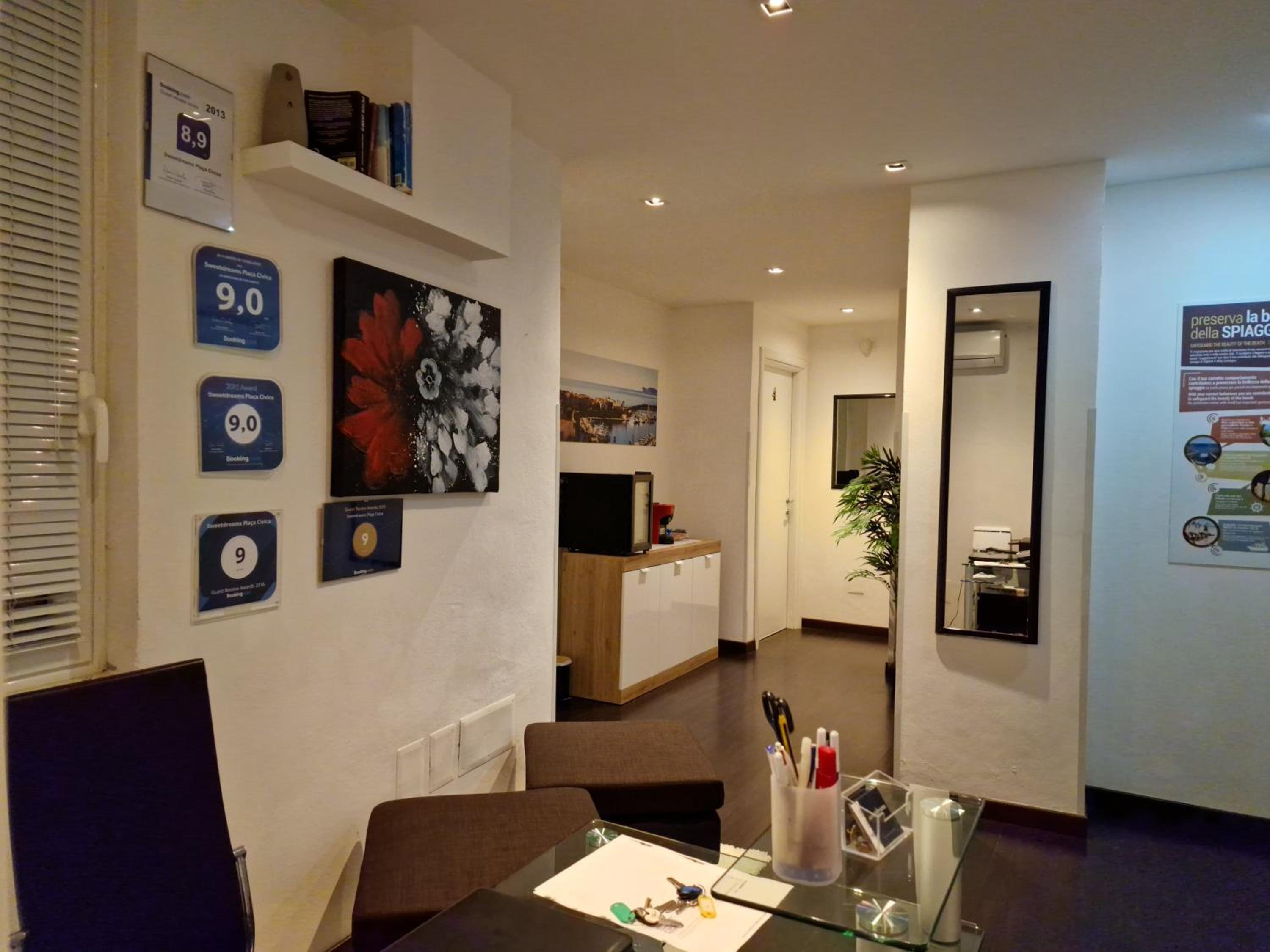 Hotel Sweetdreams Plaça Civica - Image 1