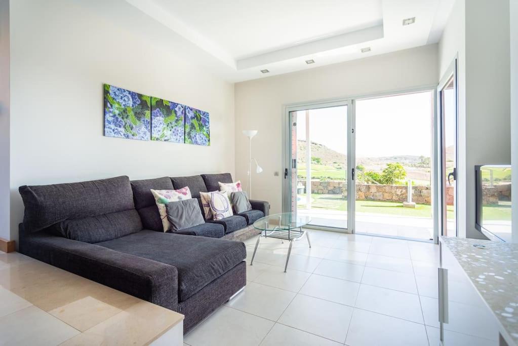 Villa Vista Golf Salobre - Maspalomas self-sufficient with pool heating