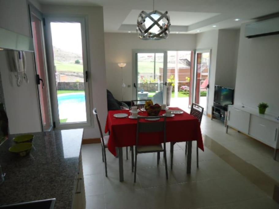 Villa Vista Golf Salobre - Maspalomas self-sufficient with pool heating
