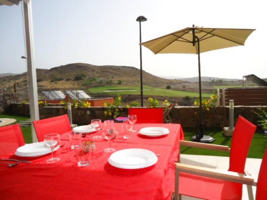 Villa Vista Golf Salobre - Maspalomas self-sufficient with pool heating