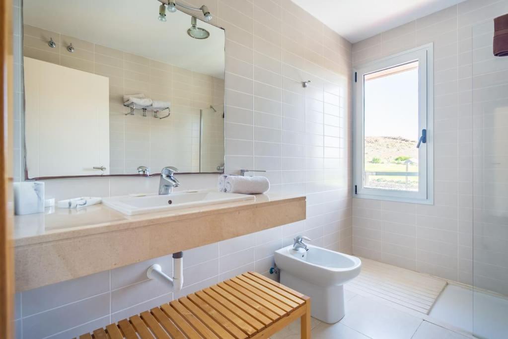 Villa Vista Golf Salobre - Maspalomas self-sufficient with pool heating