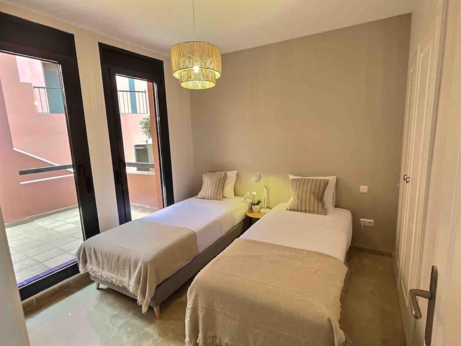 NEW LUXURIOUS APARTMENT + 2 BEDROOMS + SEA VIEW + POOL photo 5