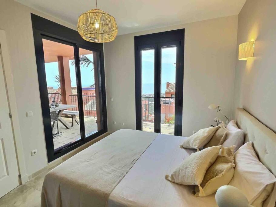 NEW LUXURIOUS APARTMENT + 2 BEDROOMS + SEA VIEW + POOL photo 3