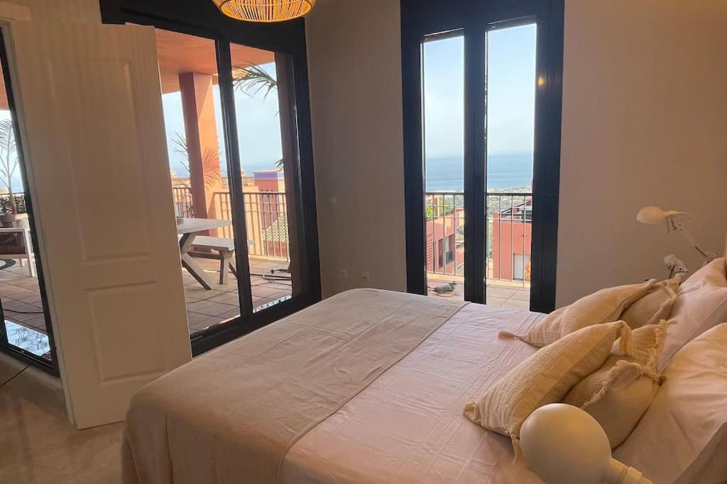 NEW LUXURIOUS APARTMENT + 2 BEDROOMS + SEA VIEW + POOL photo 4