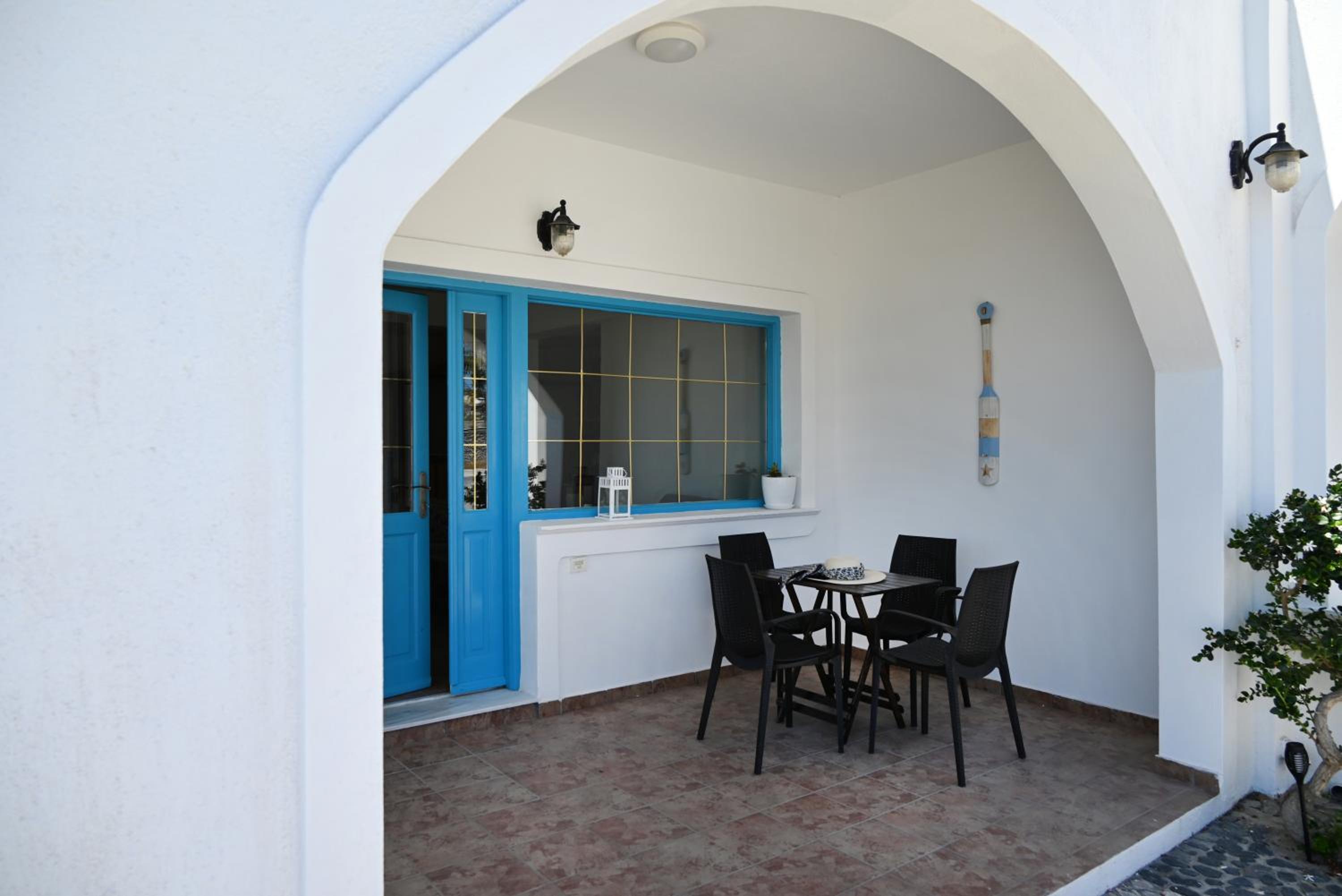 GTK Santorini Perivolos Beach House photo 4