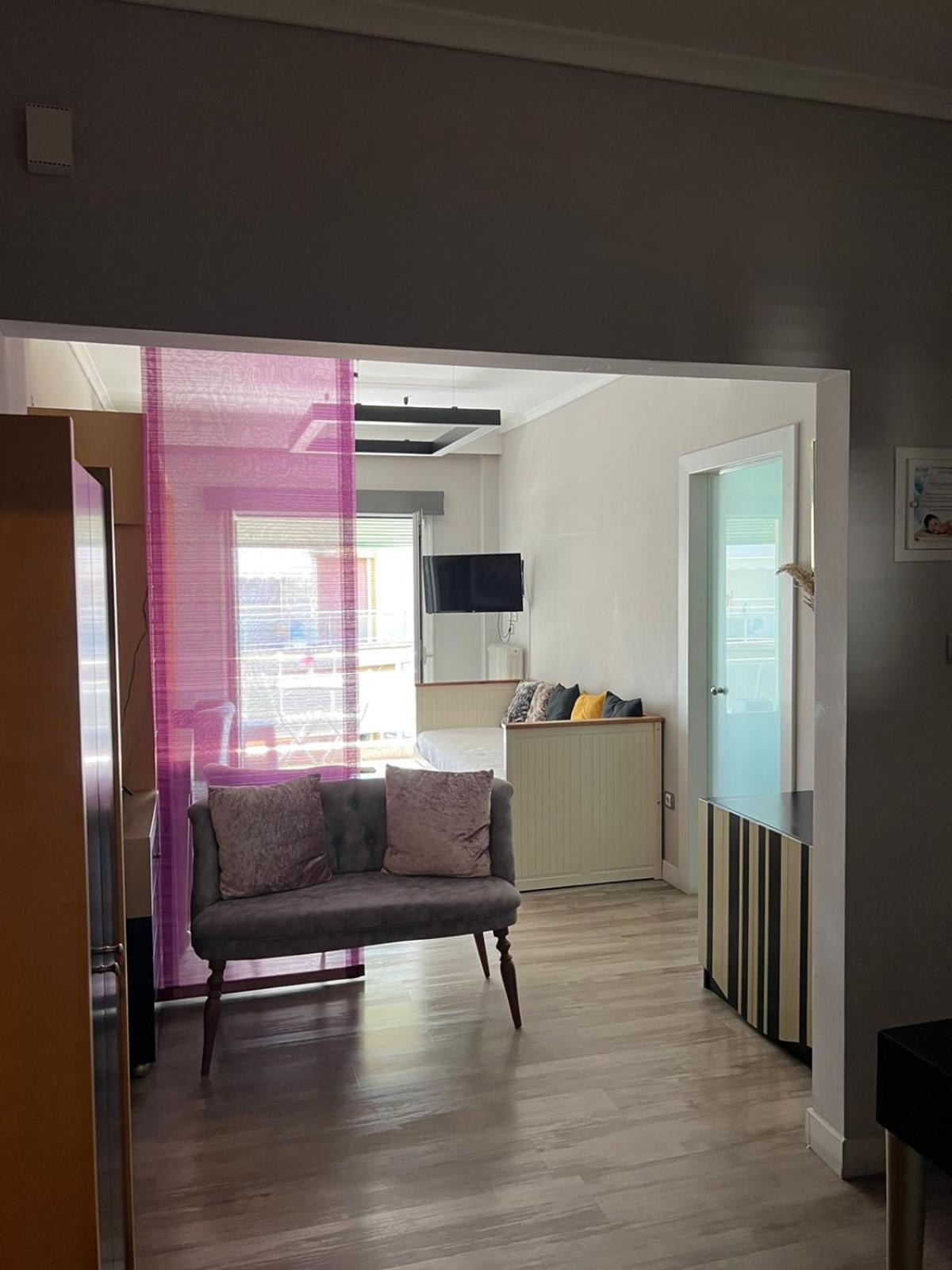 Chic & Cozy Apartment view 3