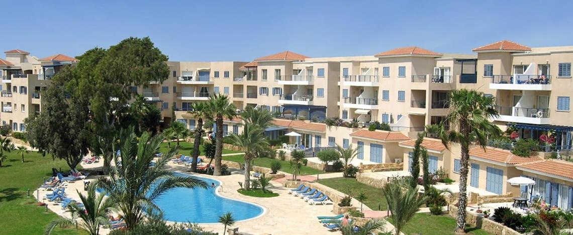 Kings Palace - spacious 2-bed with sea views and large patio