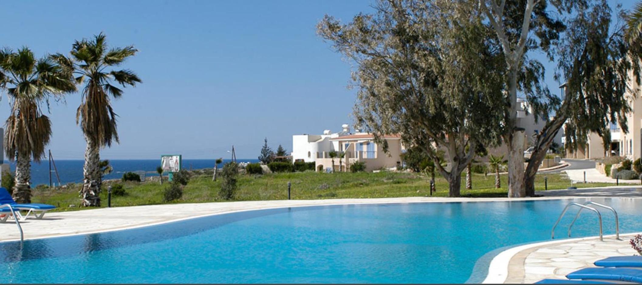 Kings Palace - spacious 2-bed with sea views and large patio