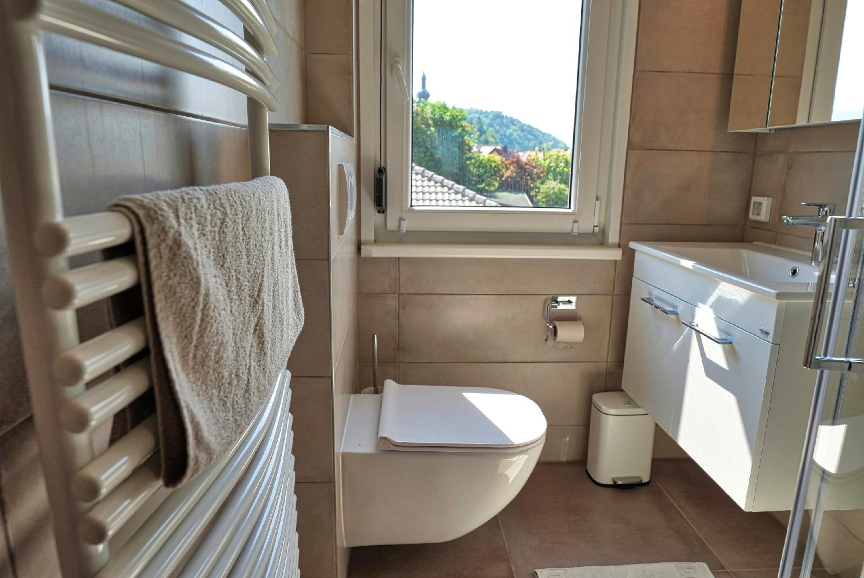 Jacuzzi, BBQ & EV plug - 5BR Villa Villi with Garden